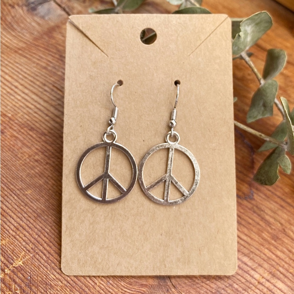 NEW Peace sign dangle Earrings in Silver color - Boutique